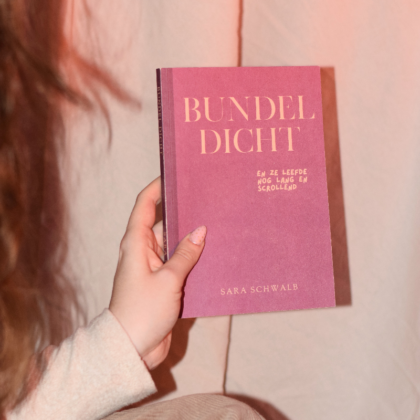 Bundel dicht (en ze leefde nog lang en scrollend)